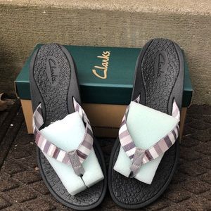 Clark’s multi-stripe flip flop sandal Size 10m NWT